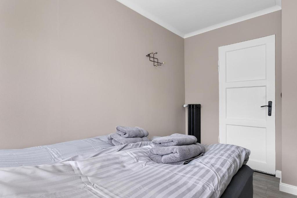Bright and elegant apartment photo 3