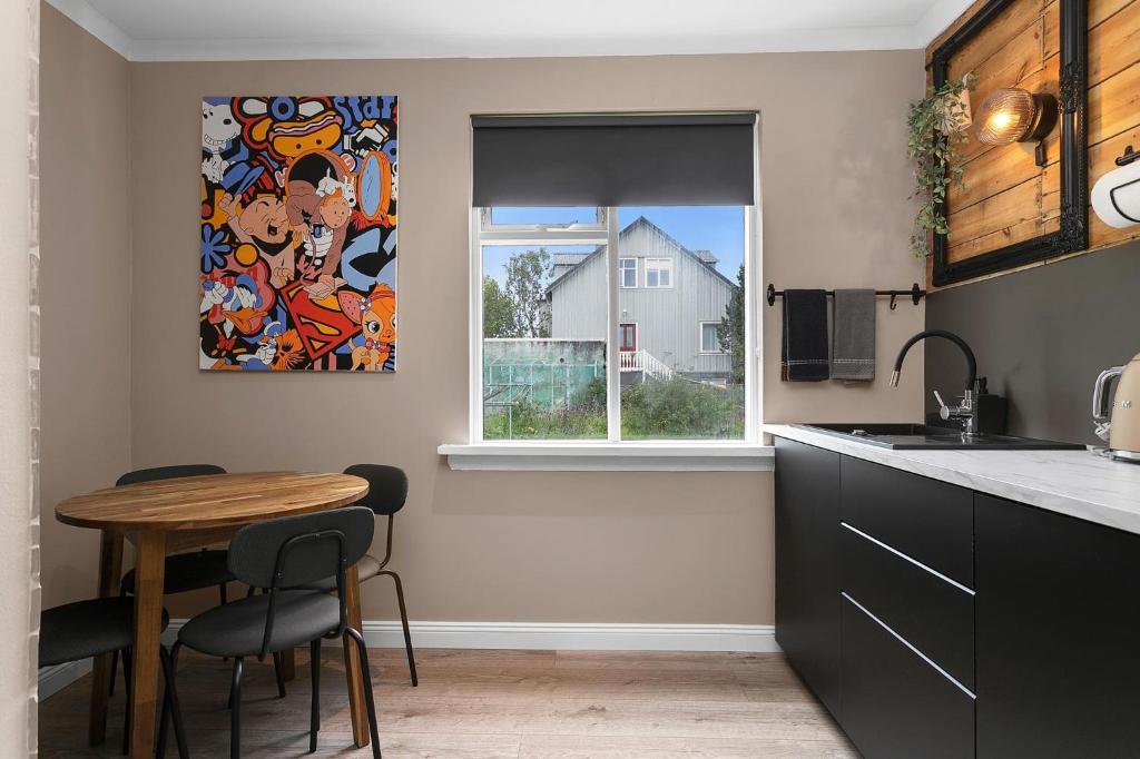 Bright and elegant apartment photo 2