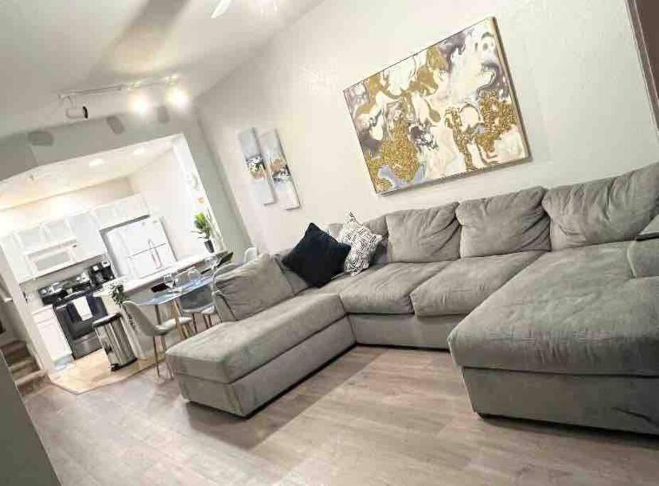 Central Family home 3beds image