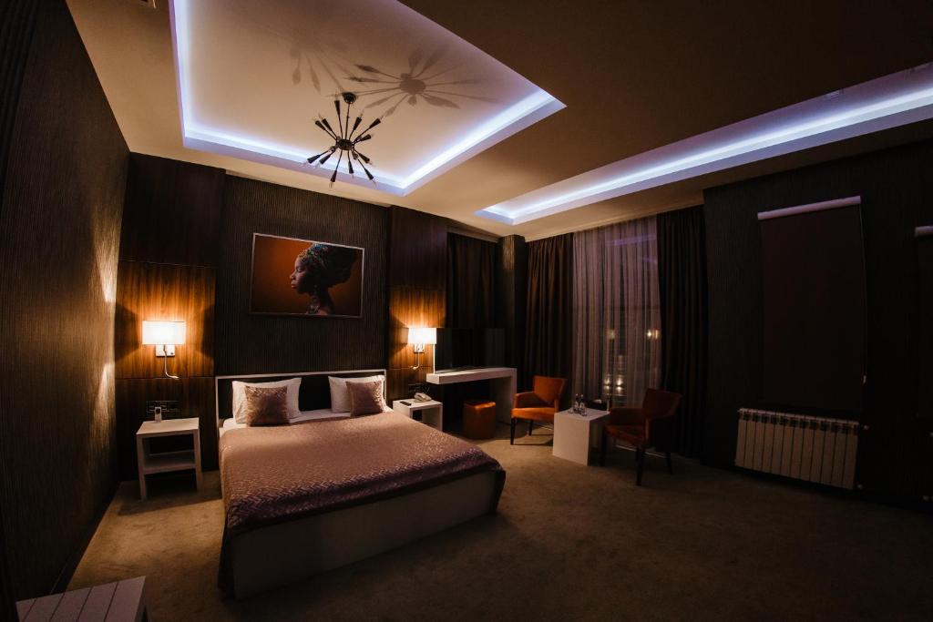 Hillmond Hotel - Tap to explore photos