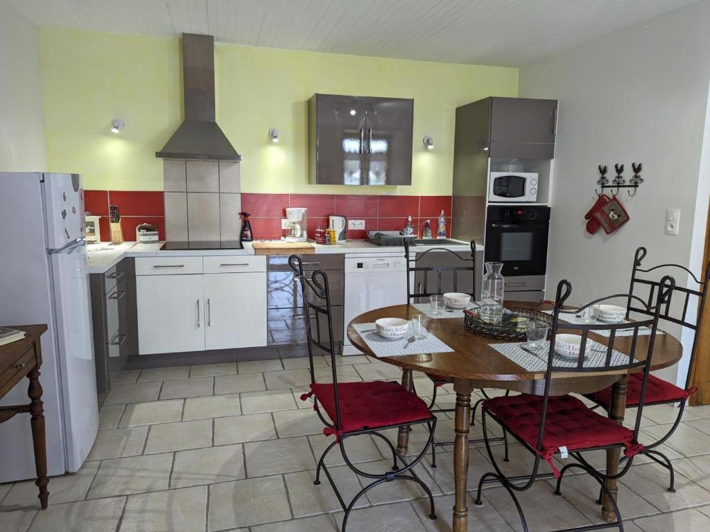 Gîte Touvre, 3 pièces, 4 personnes - FR-1-653-242 photo 1
