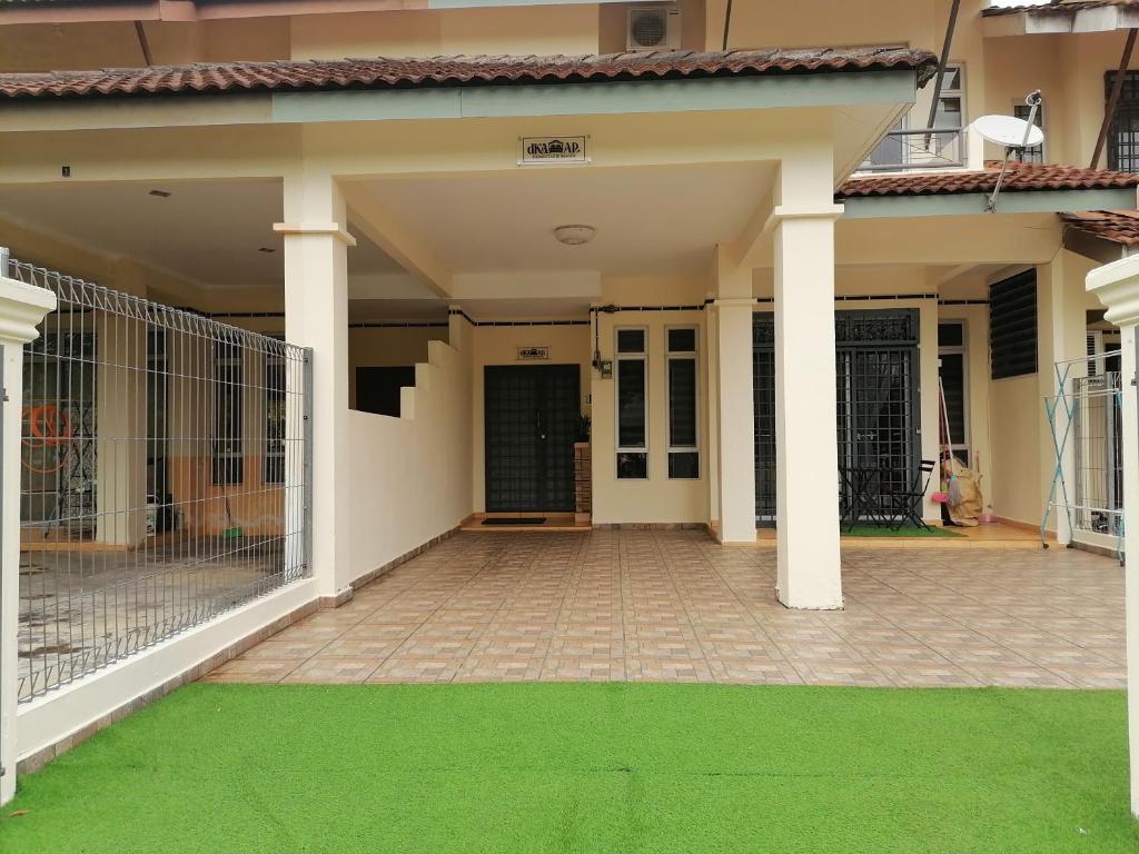 DKAMAR Homestay At Desaru, Fully Aircond, WiFi, Coway, Street View 4 min to Desaru Beach photo 2