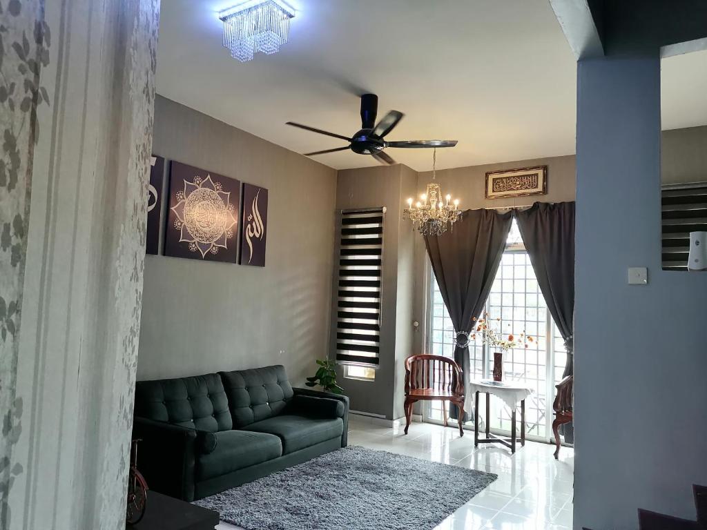 DKAMAR Homestay At Desaru, Fully Aircond, WiFi, Coway, Street View 4 min to Desaru Beach photo 3