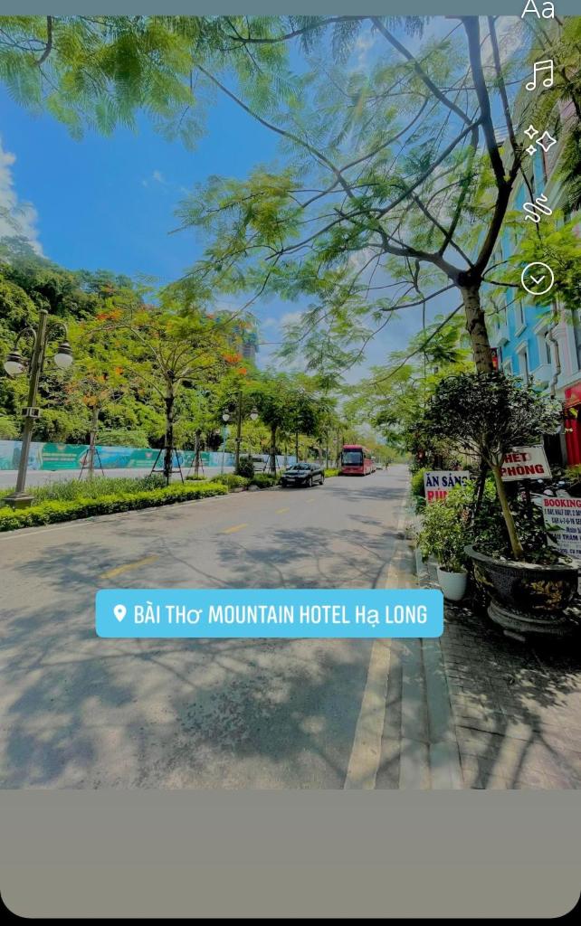 Bài Thơ Mountain Hotel