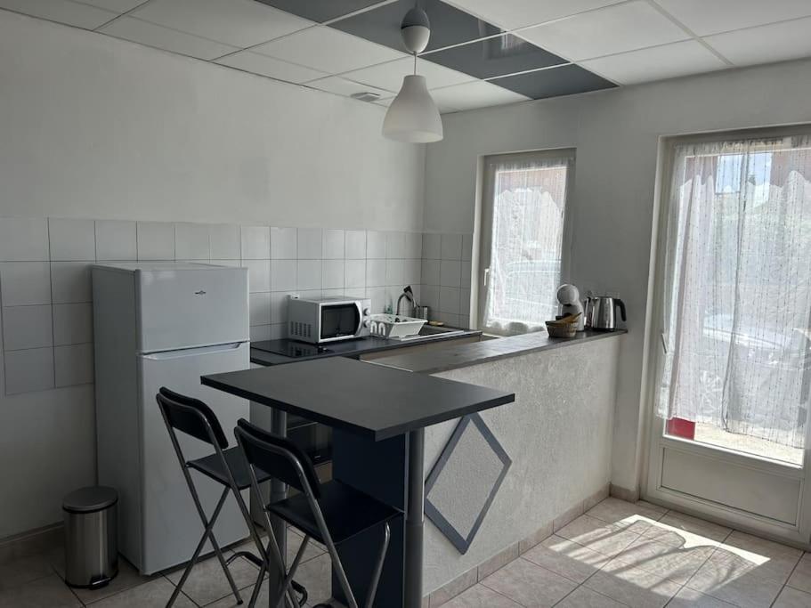 Studio bien placé (100 m gare) photo 2