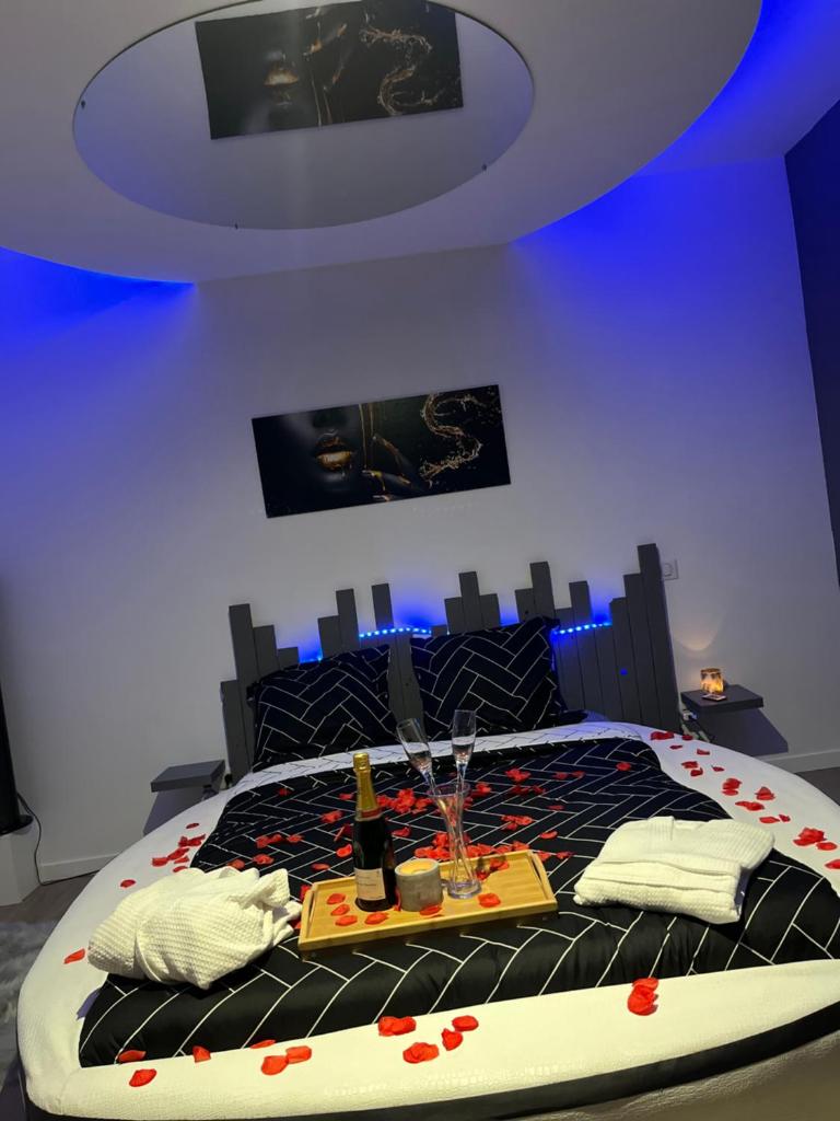 Love room photo 3