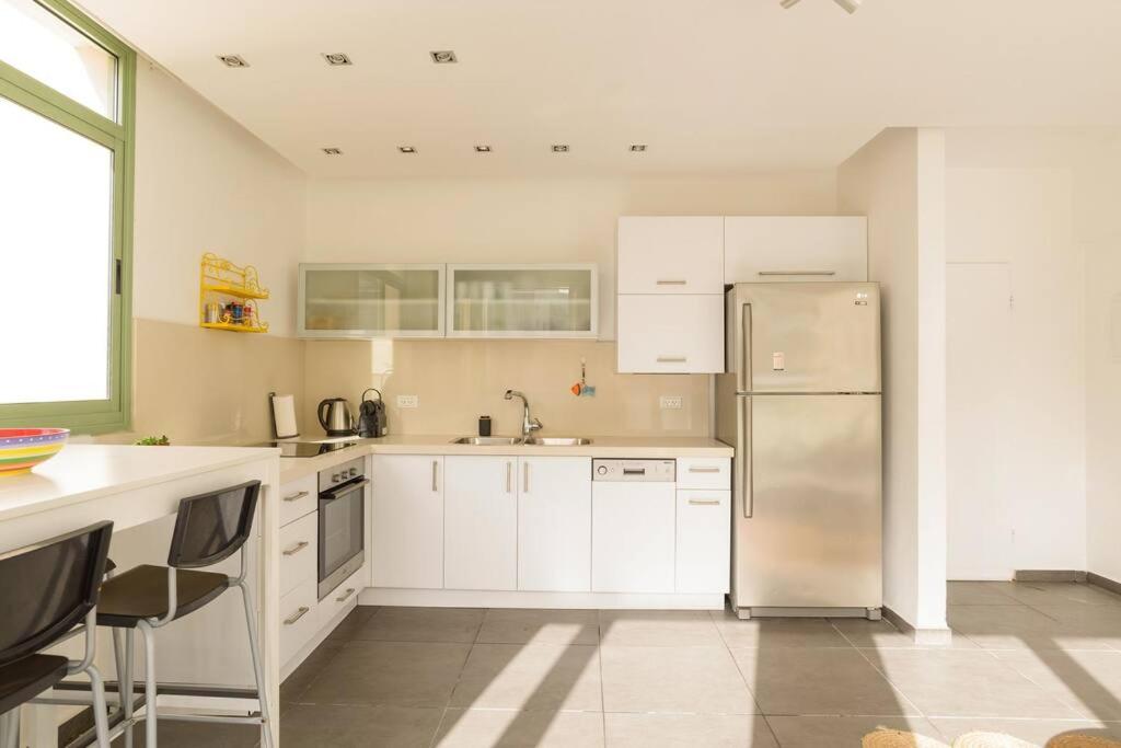 Mini Penthouse W/Terrace&Elevator in Sheinkin St photo 4