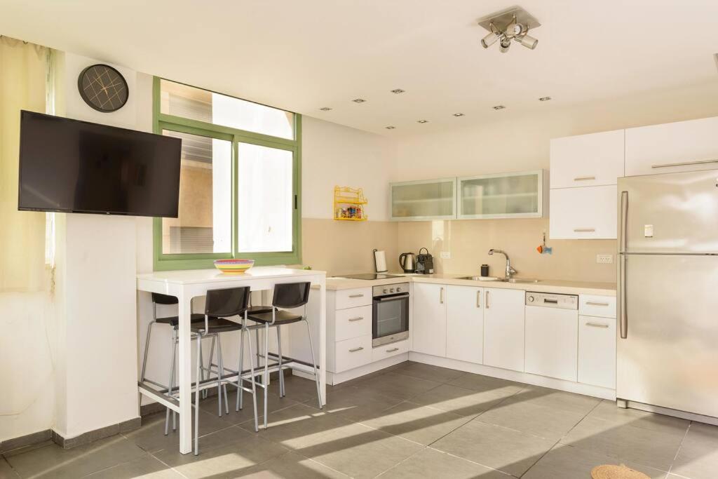 Mini Penthouse W/Terrace&Elevator in Sheinkin St photo 2