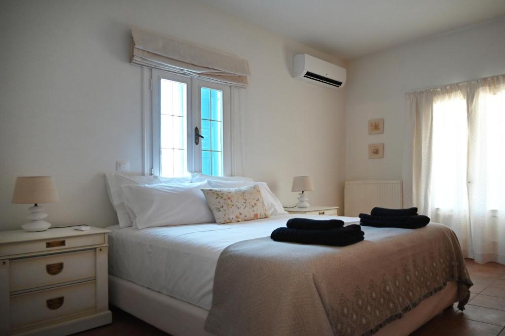 GTK Santorini Perivolos Beach House photo 2