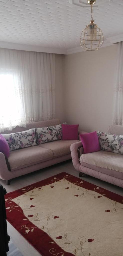 Huzur dolu köy evi