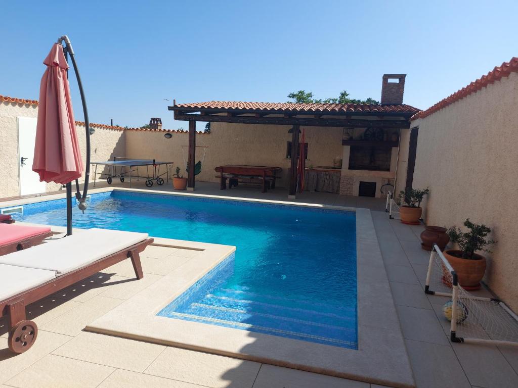 House Eleonora photo 1