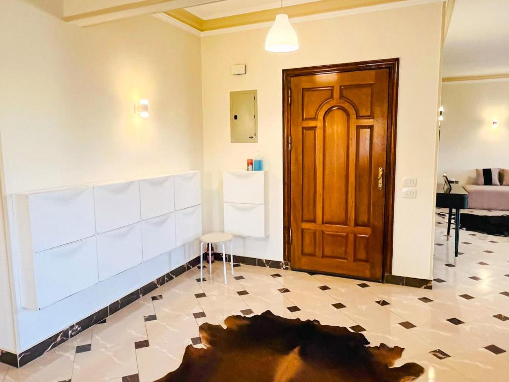 3BD apartment in family house with private garden view photo 3
