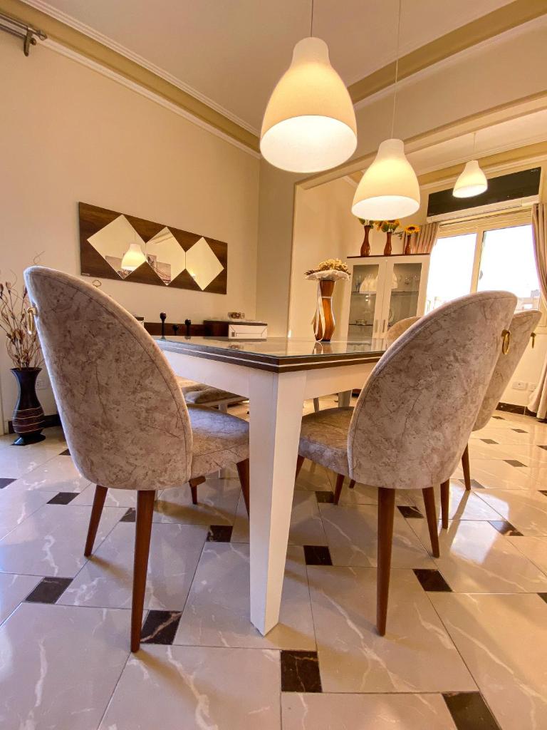 3BD apartment in family house with private garden view photo 2
