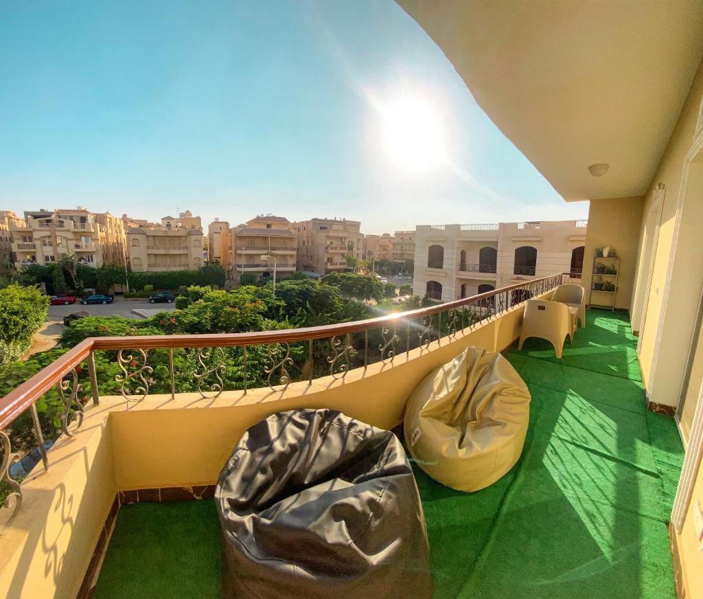 3BD apartment in family house with private garden view photo 1