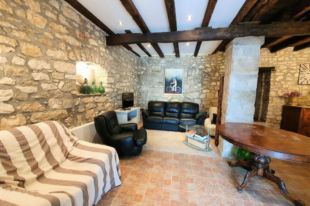 Comfortable stone house apartment 4 persons Poreč, 4km