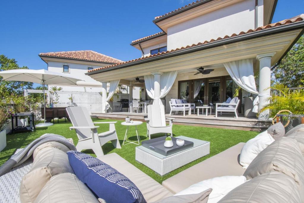 Casa Luna 16 by Grand Cayman Villas & Condos photo 4