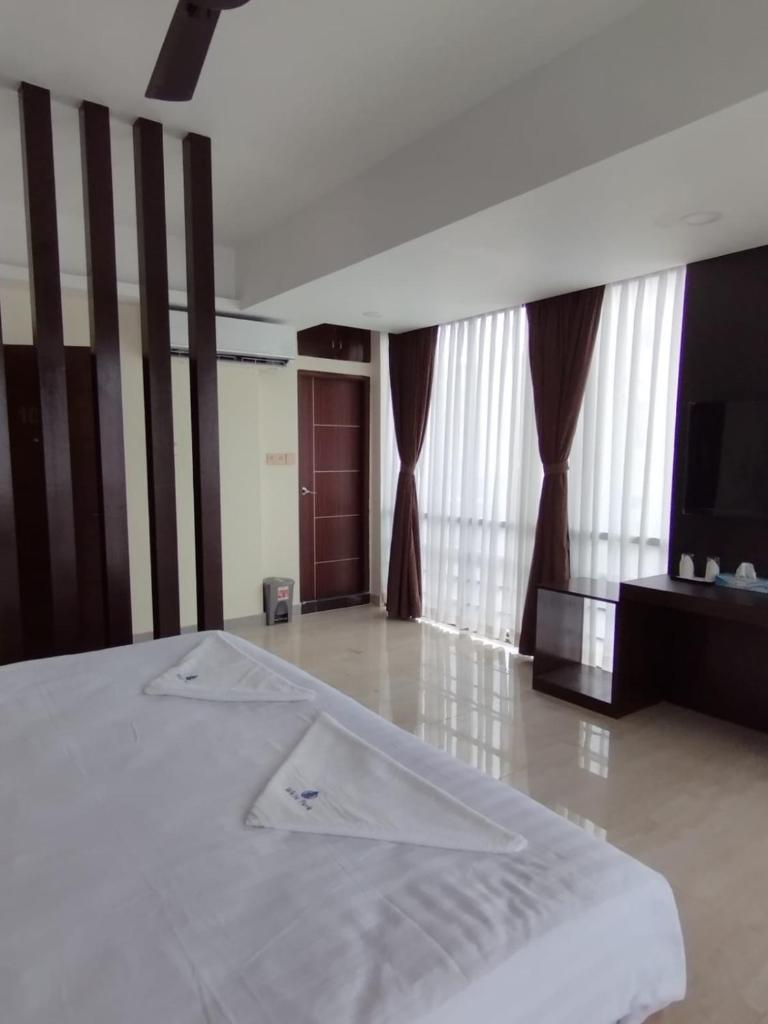 White Park Hotel & Suites photo 3