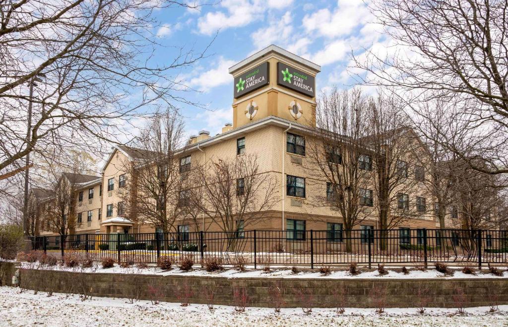 Extended Stay America Suites Chicago Schaumburg I90 image