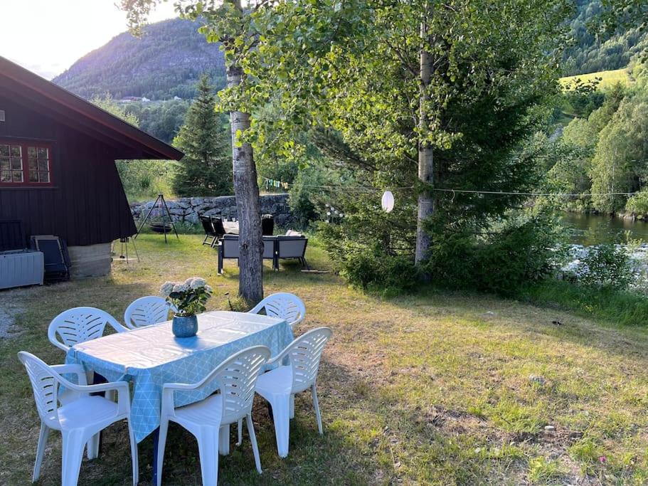 Romslig hytte nær R7, Ål sentrum, fjell & skianlegg photo 1