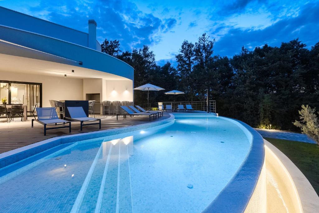Villa Viktor Tireli photo 1