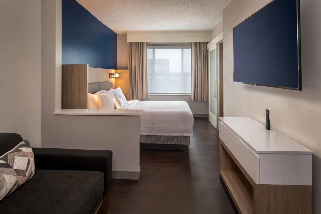 SpringHill Suites Herndon Reston photo 4