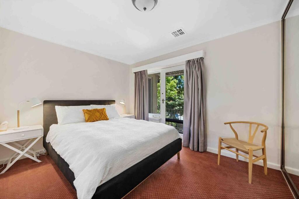11 Guest, Xbox, Netflix, Close to Shops & Parks photo 4
