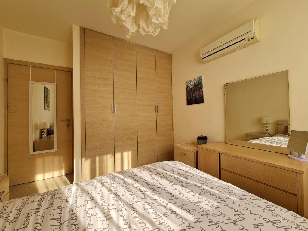 Lovely Bedroom in shared apartment Oroklini photo 2