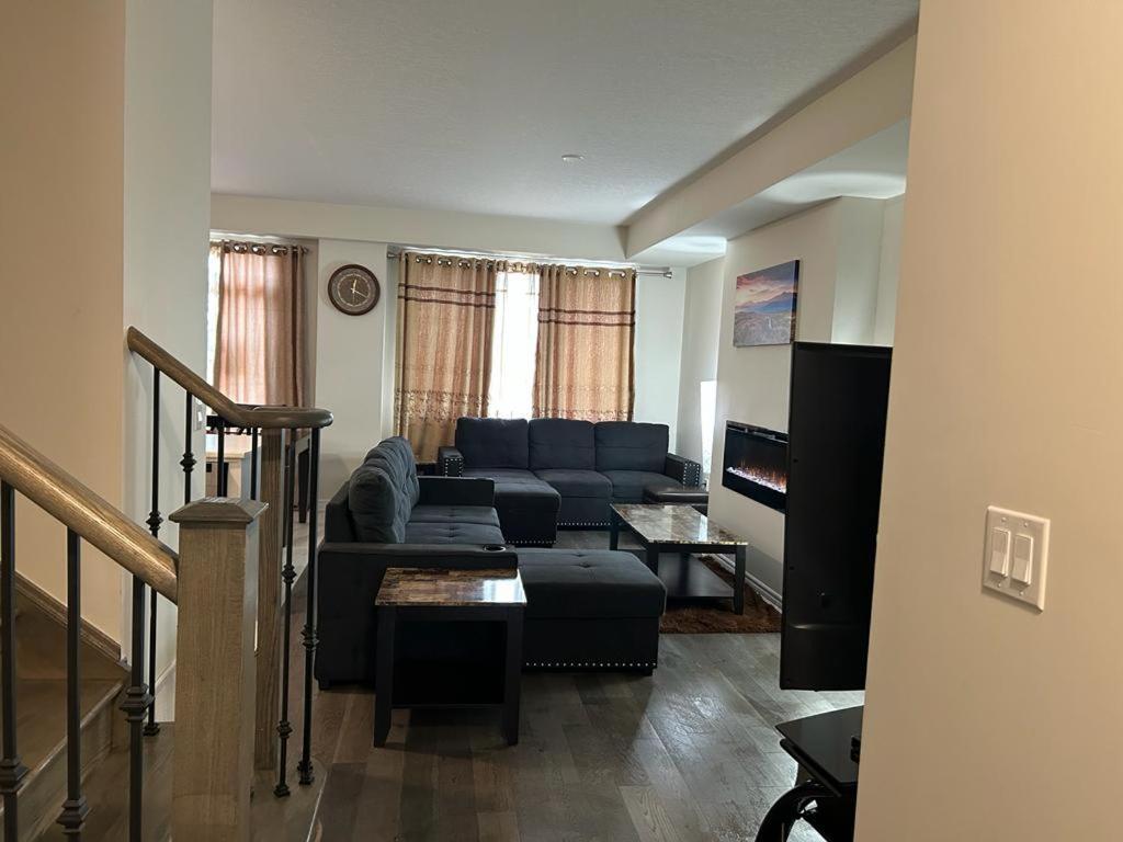Osho’s Place. Few minutes drive to Niagara Falls. Brand new town house