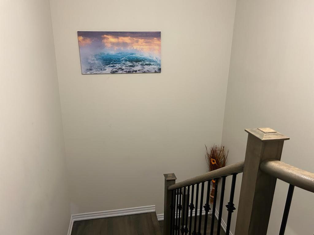 Osho’s Place. Few minutes drive to Niagara Falls. Brand new town house photo 4