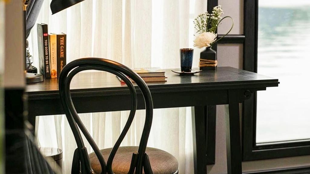 Lotus Elegance Cruise