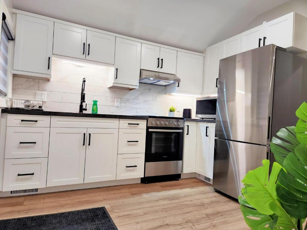 The Zen Escape Modern Queen Size One Bedroom Full Apartment photo 2