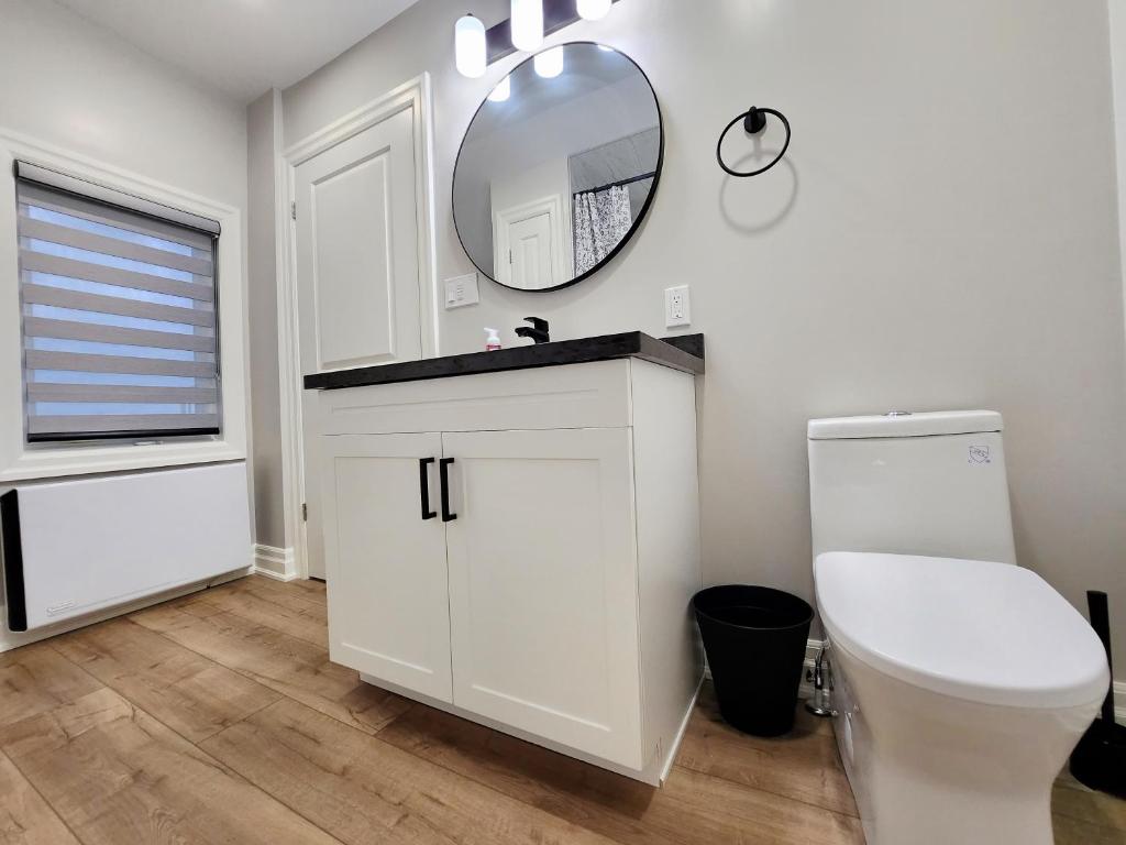 The Zen Escape Modern Queen Size One Bedroom Full Apartment photo 4