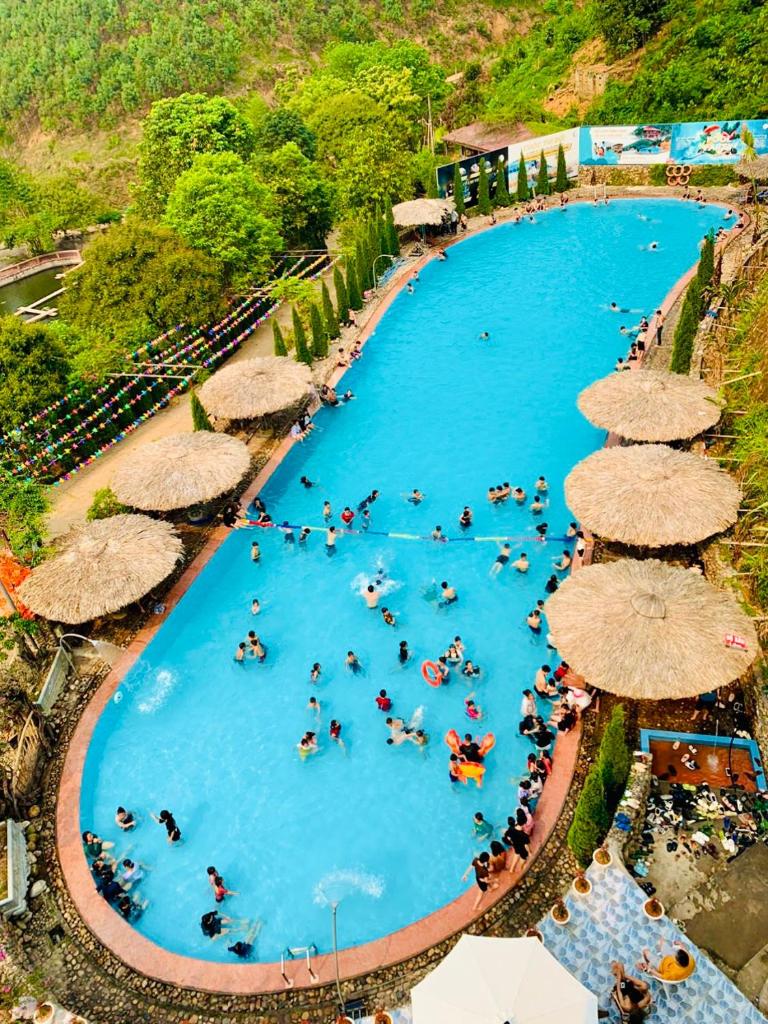 Khu du lịch sinh thái Cỏ Lau Village