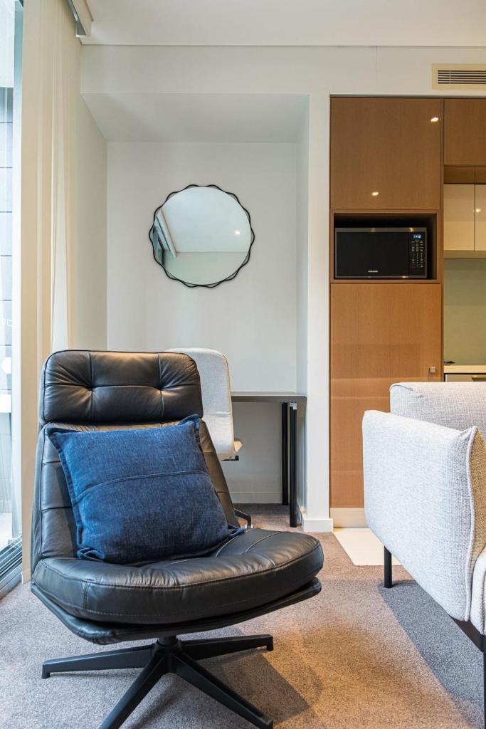 Modern Urban Retreat 1BR Apt near Chatswood photo 1