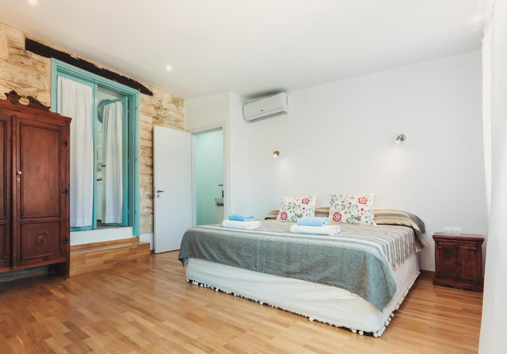 Archondia House - Holiday Apartments With Pool photo 2