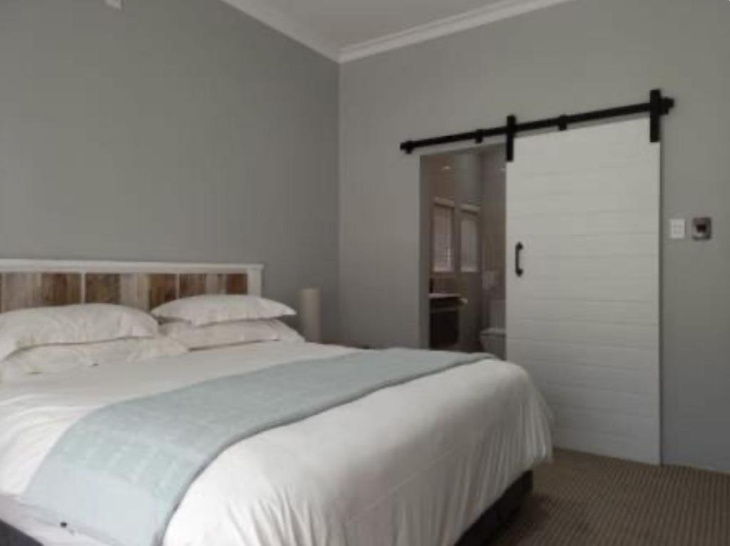 6 Sleeper Villa Clarens Golf Estate photo 3