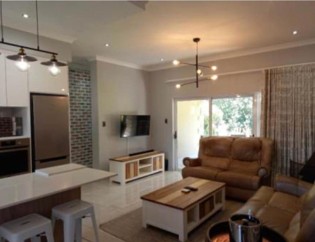 6 Sleeper Villa Clarens Golf Estate photo 4