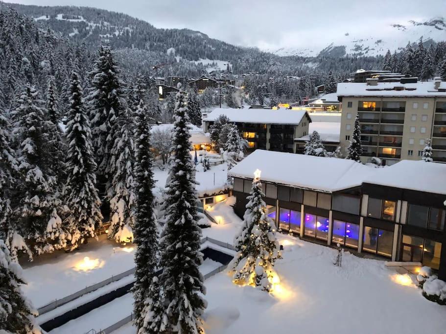 Laax with indoor and outside pool, sauna, 200 Meter to Ski lift , Fitnessroom, Tennis Place, Joyroom, Parkstadion Reserve photo 1