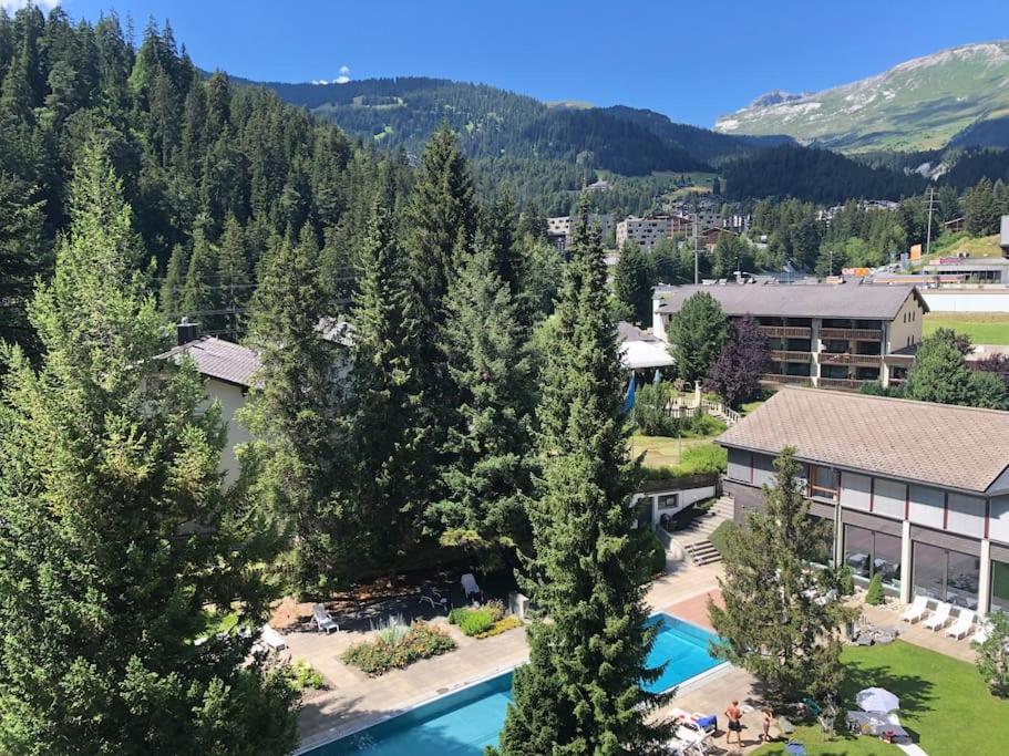 Laax with indoor and outside pool, sauna, 200 Meter to Ski lift , Fitnessroom, Tennis Place, Joyroom, Parkstadion Reserve photo 3