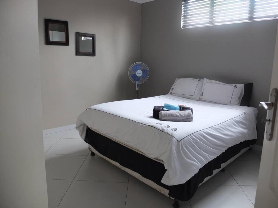 Korsmans Retreat - Large Modern Self-Catering Flat photo 3