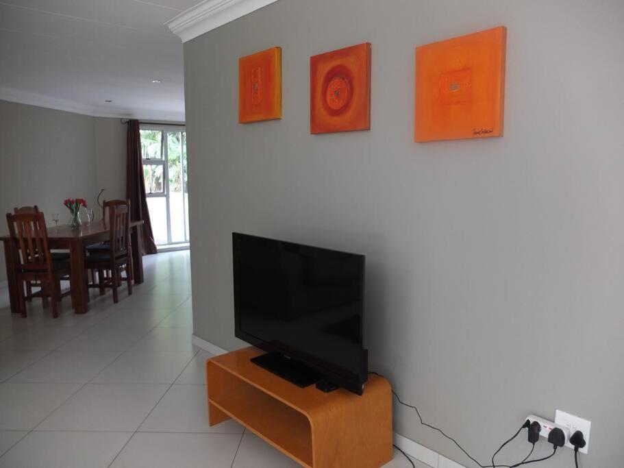 Korsmans Retreat - Large Modern Self-Catering Flat photo 4
