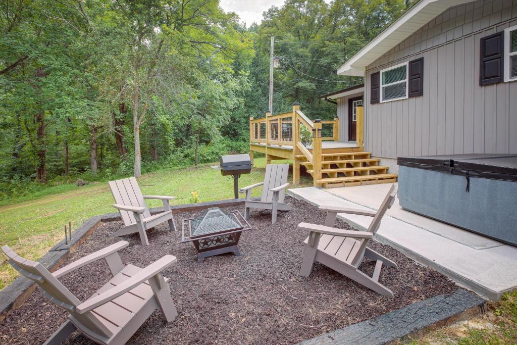 Serene Bryant Retreat with Private Hot Tub! photo 1