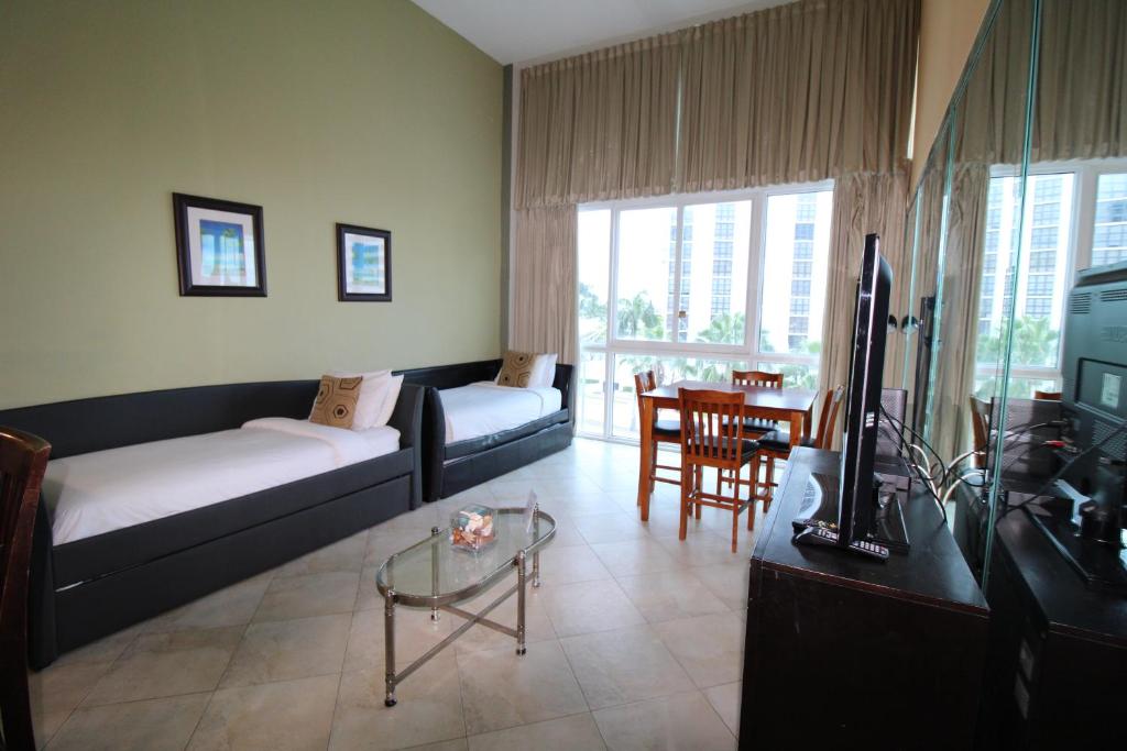 Castle B17 Contemporary Condo with Pool, Beach Access and Free Parking image