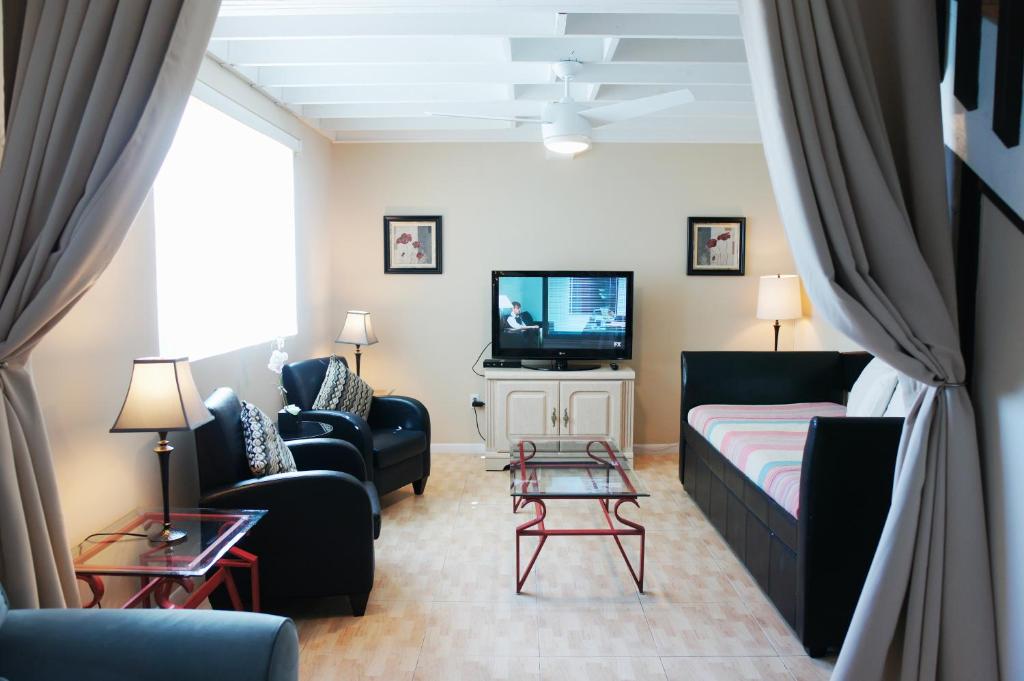 Castle L1 Double-Loft Condo with Beach Access, Pool, Tennis and Free Parking! image