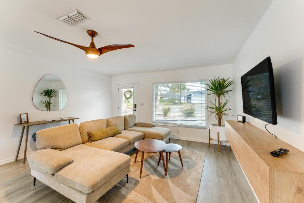 Nokomis Home with Screened Pool, 3 Mi to Beaches! photo 2