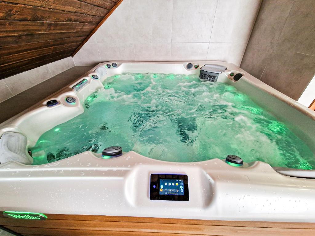 GraVelo - Apartament Jacuzzi photo 4