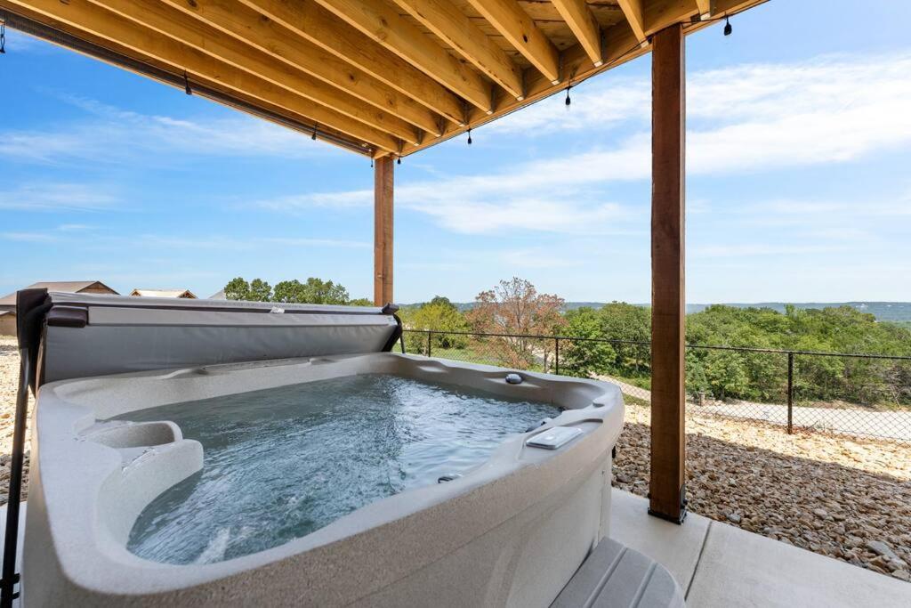 Boho Lakeview Lodge _ Lazy River photo 4
