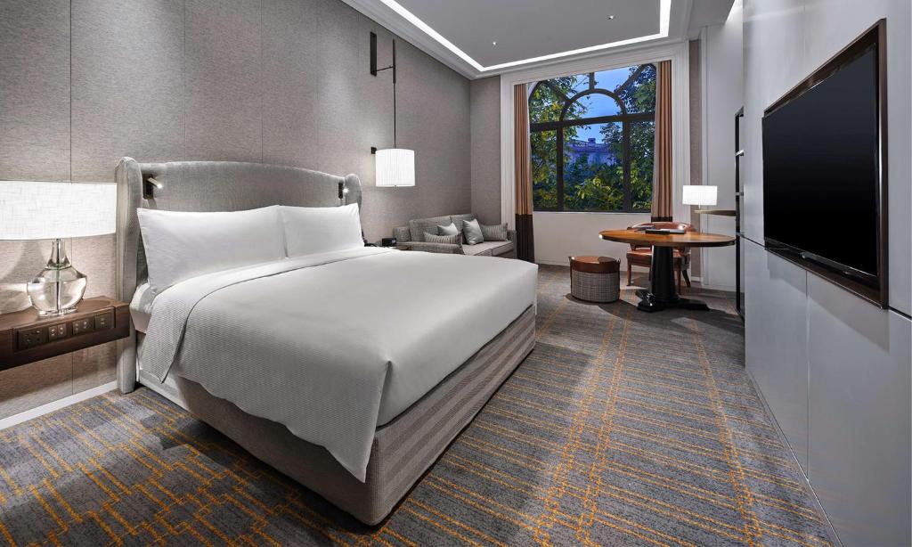 HILTON BEIJING DAXING Room Type - KING GUEST ROOM
