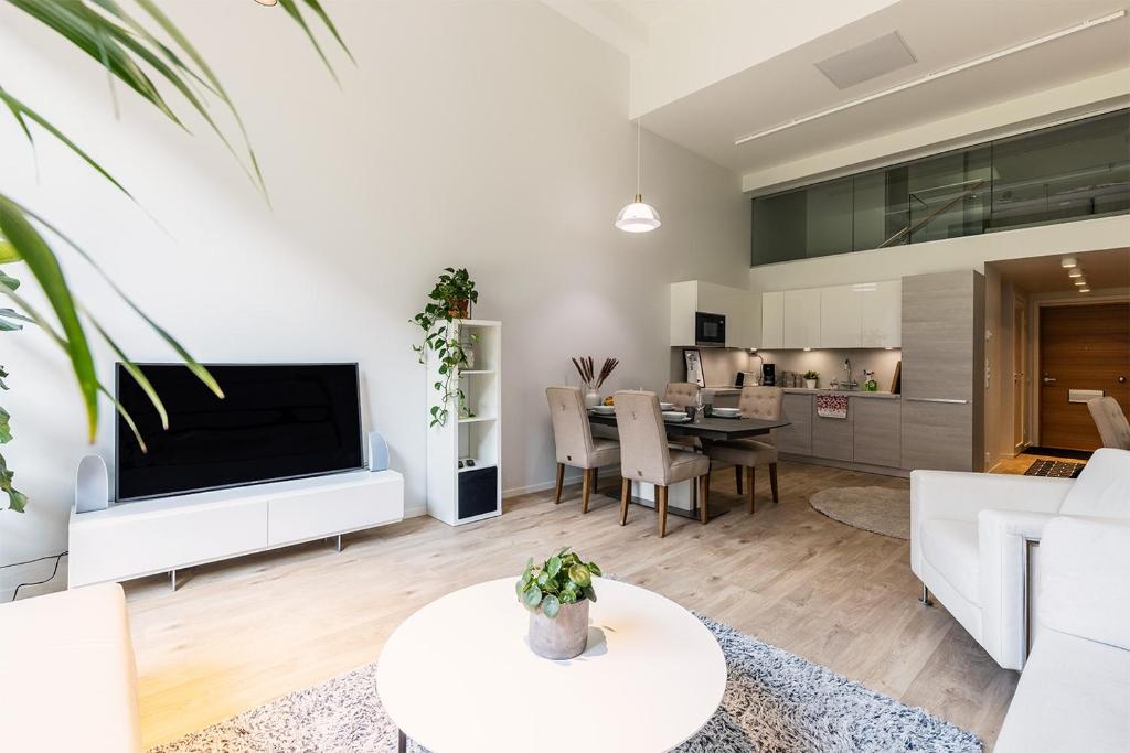 Seaside Deluxe Loft - Beach, Free Parking & 10 min to Metro photo 1