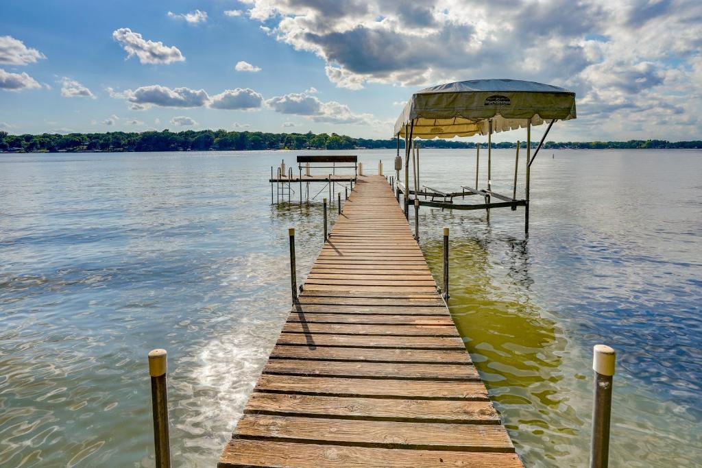 Waterfront Spirit Lake Vacation Rental with Dock! photo 1
